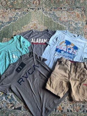 HOOEY, VANS, LEVI’S BOYS BUNDLE OF 5 ITEMS IN SZ SMALL (6-7)…GREAT CONDITION!!!